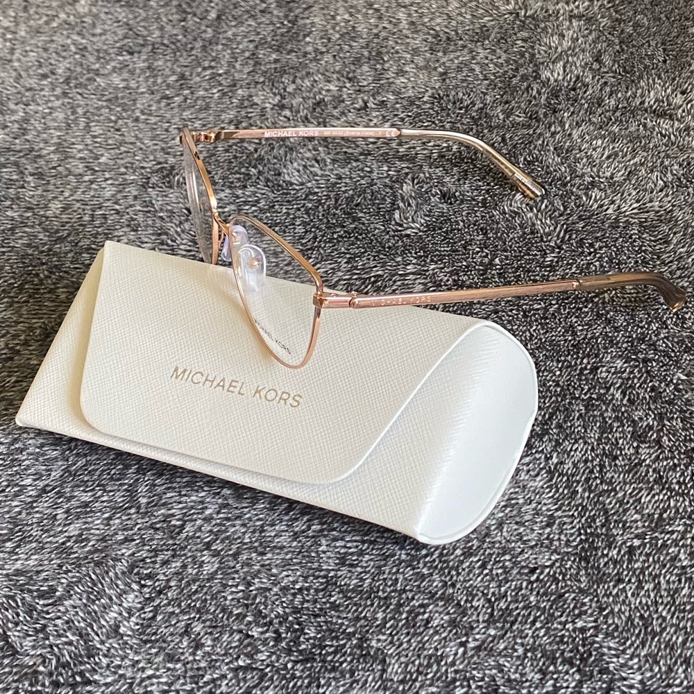 Michael Kors eyeglass frames - Picture 7 of 9